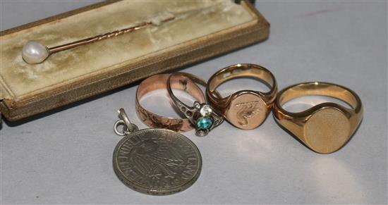 A 9ct gold signet ring, a 9ct gold band, an 18ct gold signet ring, a baroque pearl stick pin and two other items.